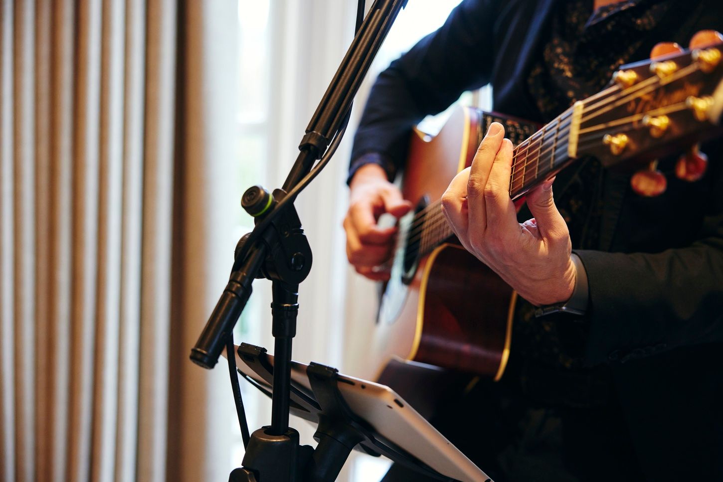Live music at Southern Inspired restaurant The Rib Smokehouse & Grill